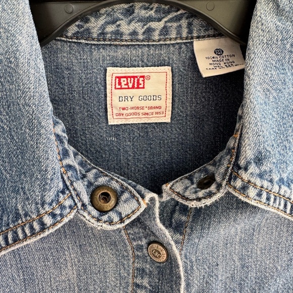 Vintage Levi’s Denim button down shirt size medium - Picture 4 of 8